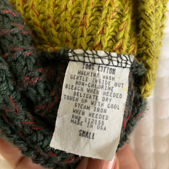 Sweater - Picture 4 of 4